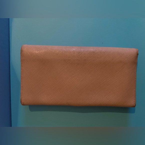 PRE-LOVED 💝 Ferragamo 💝 Long *Leather* Wallet- Neutral/Nude - Picture 2 of 9